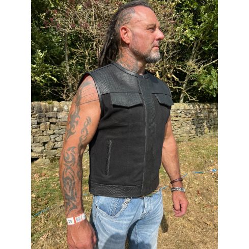 BLACK COBRA DENIM CUT OFF